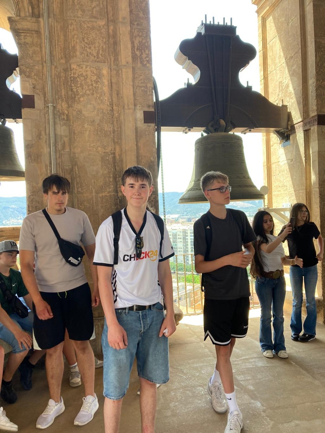 Eindr&uuml;cke aus Murcia mit Stadtleben und Lichtern.