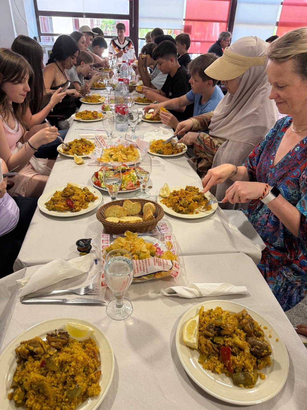 Zum Abschluss des Schulbesuchs gab es ein typisch spanisches Essen: Paella.